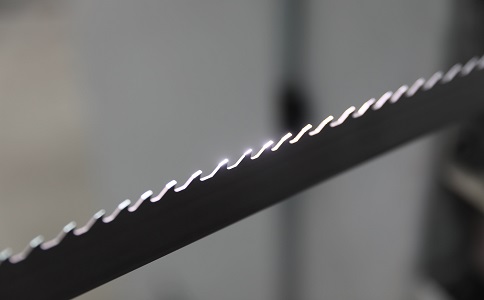 丽江双金属带锯条产生切削噪音的原因具体有哪些？